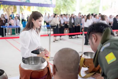 พิธีตักบาตร เนื่องในโอกาสครบรอบ 53 ปี