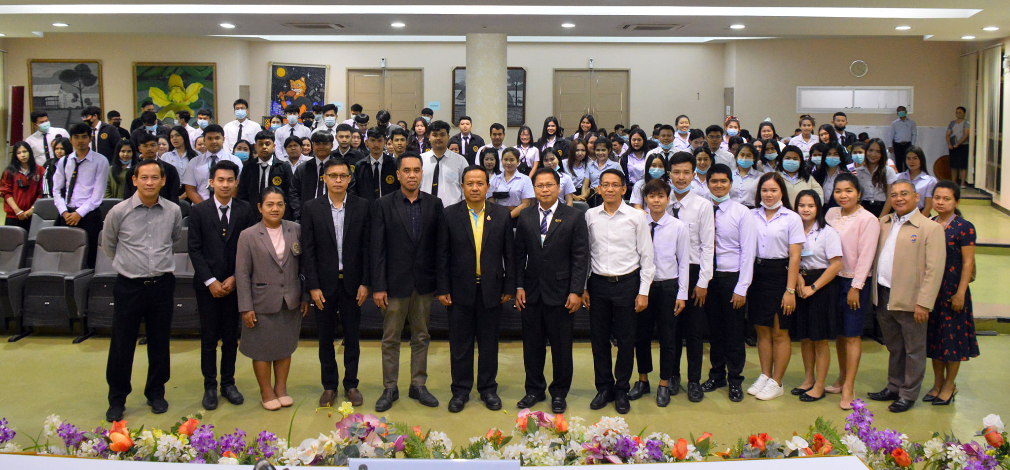 คณะนิติศาสตร์ จัดโครงการความรู้คู่คุณธรรมสู่วิชาชีพนักกฎหมาย