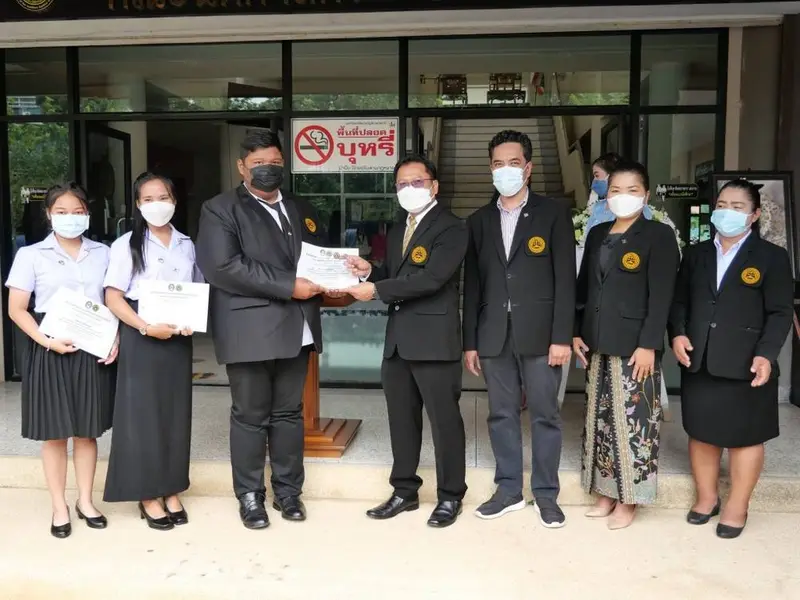 คณะนิติศาสตร์ มรส. มอบรางวัล นักศึกษาร่วมการแข่งขันโต้วาทีภาษาถิ่น(ภาษาใต้) เพื่อส่งเสริมให้นักศึกษามีความรู้ความเข้าใจในกฎหมาย