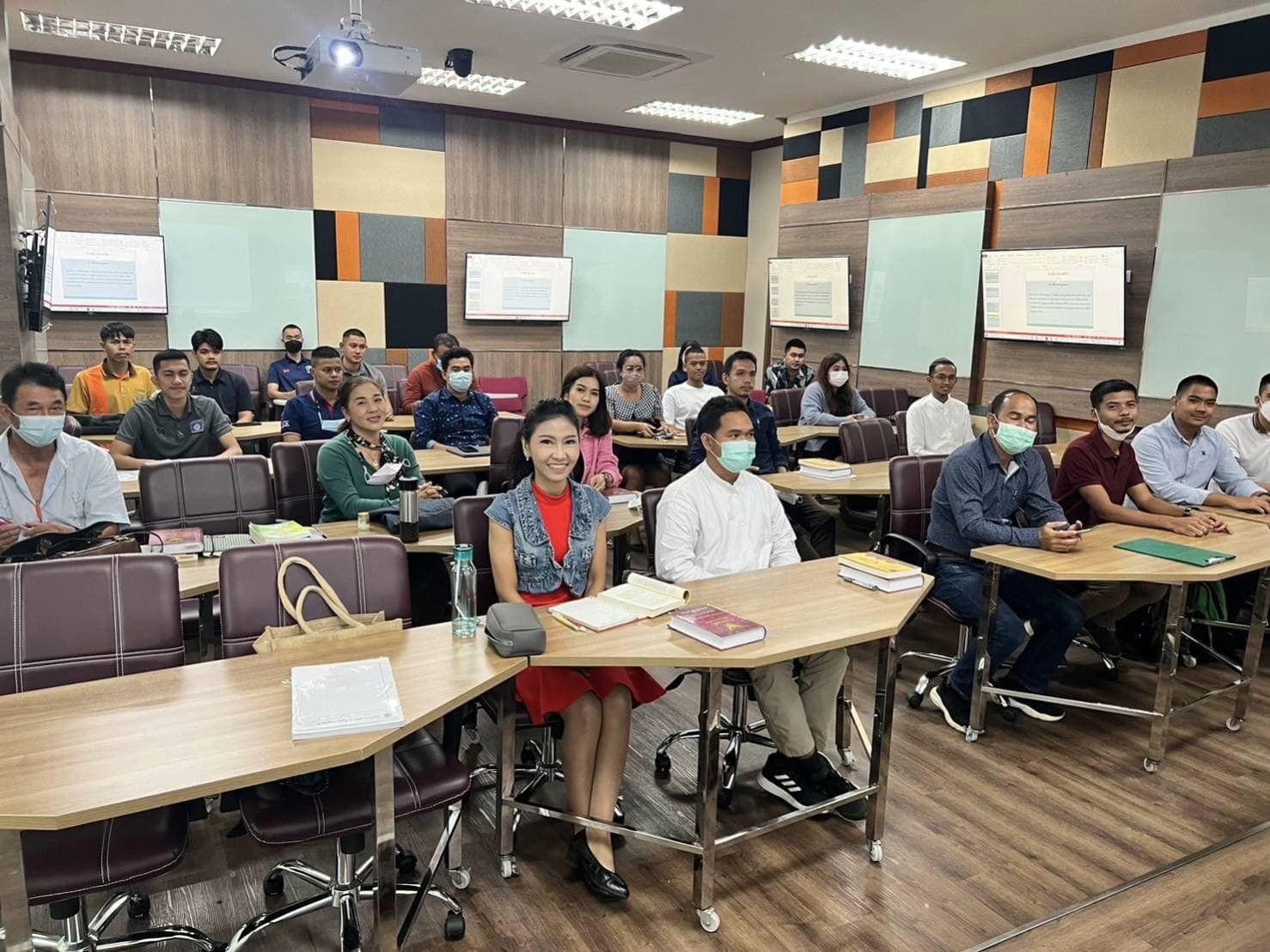 คณะนิติศาสตร์ มรส.มีหลักสูตรนิติศาสตร์ภาคบัณฑิต รับผูู้จบปริญญาตรีทุกสาขา