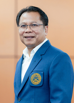 ผศ.เพชร ขวัญใจสกุล