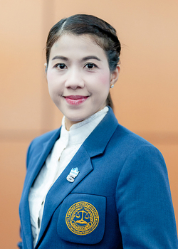 นางนราวดี ถาวรานุรักษ์